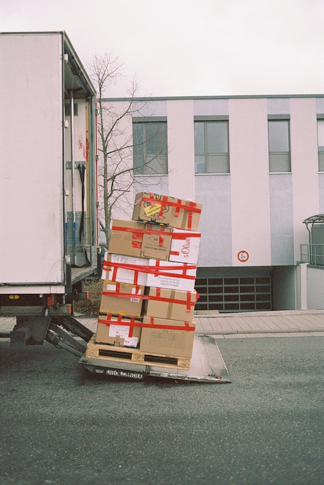 Freight on lifttate truck